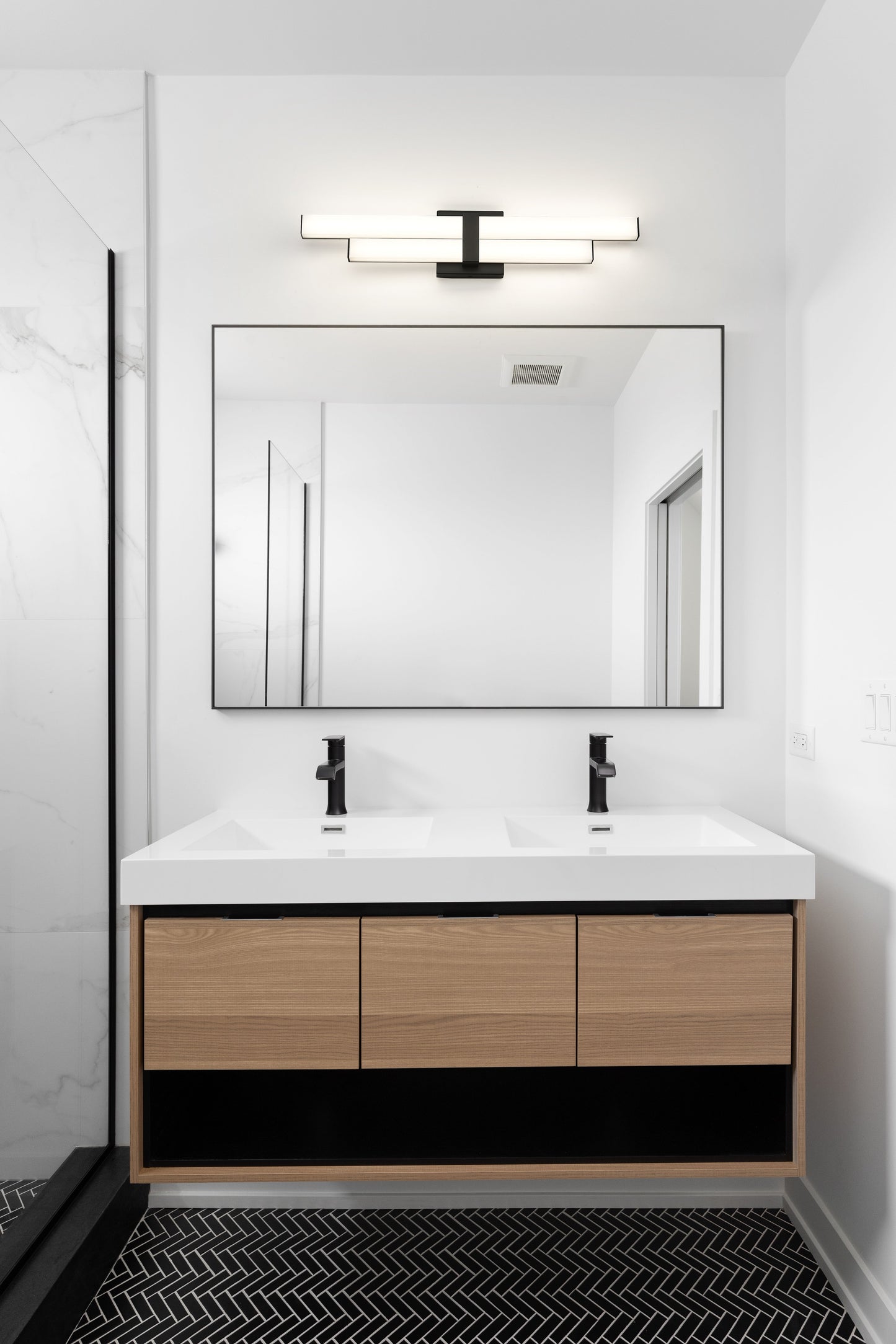 2 Light Vanity