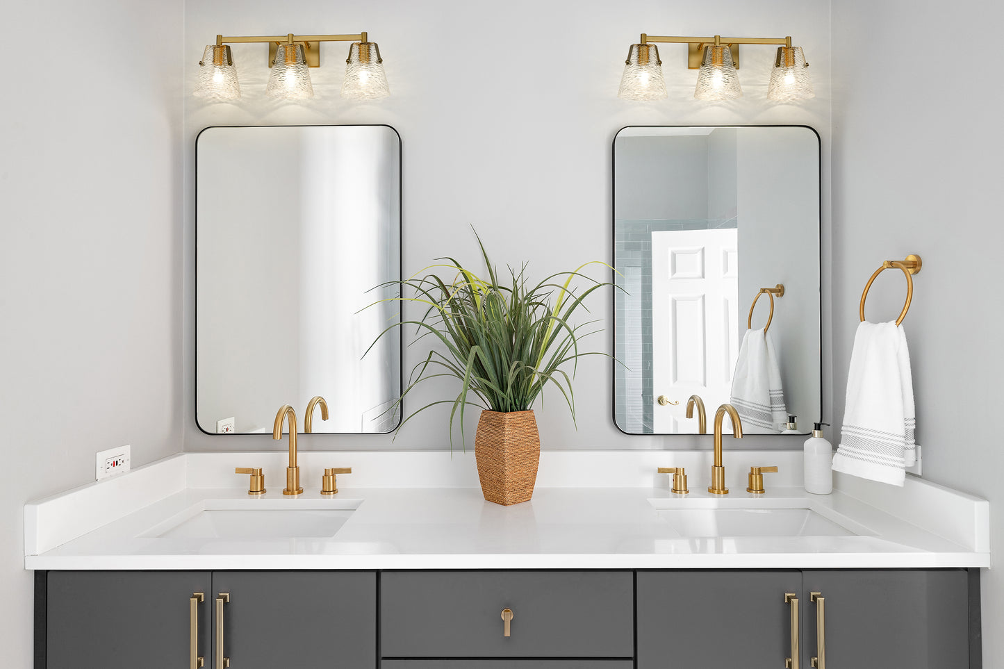 3 Light Vanity